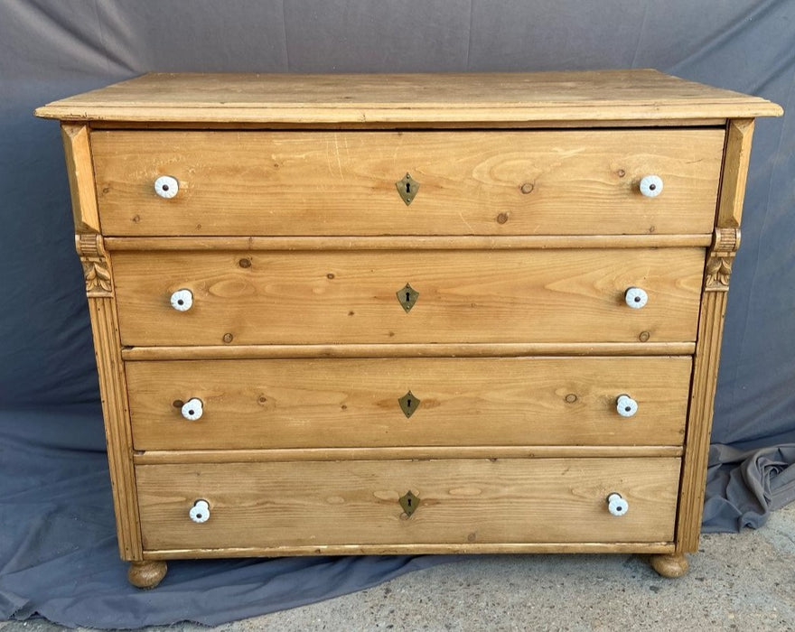 PINE 4-DRAWER CHEST WITH PORCELAIN KNOBS