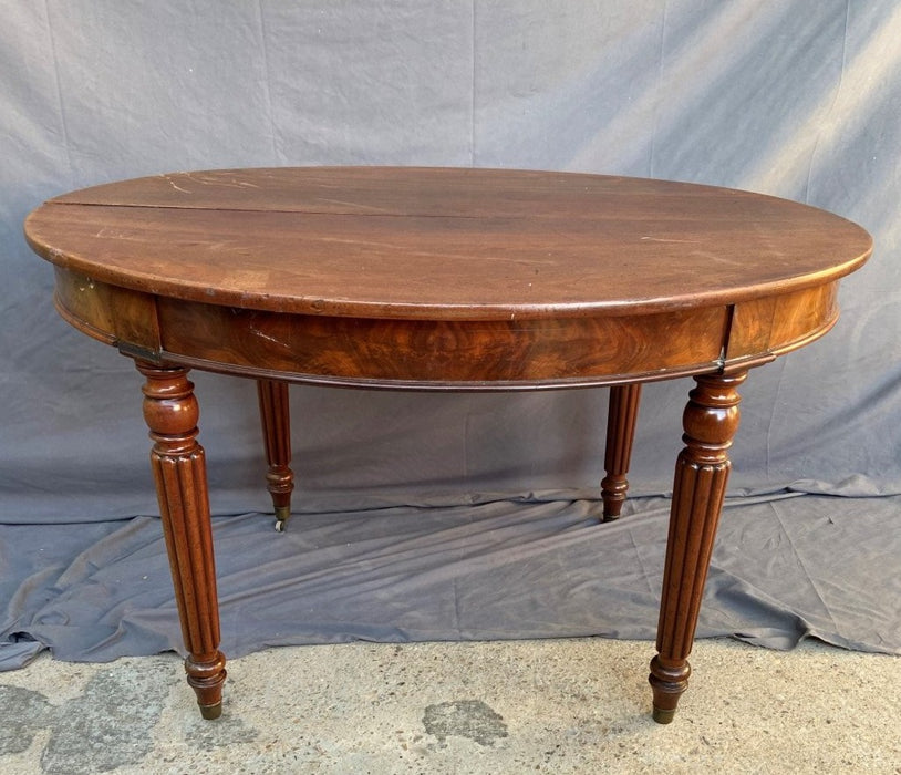 REEDED LEG LOUIS PHILIPE TABLE