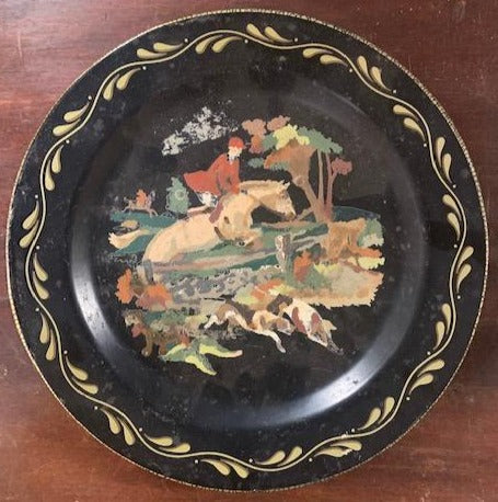 BLACK TOLE HANGING PLATE WITH ENGLISH HUNT SCENE