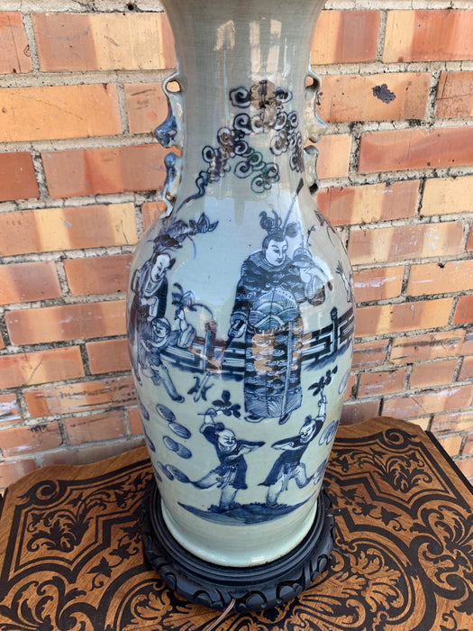 LARGE POTTERY CHINESE LAMP WITH BLUE DETAIL