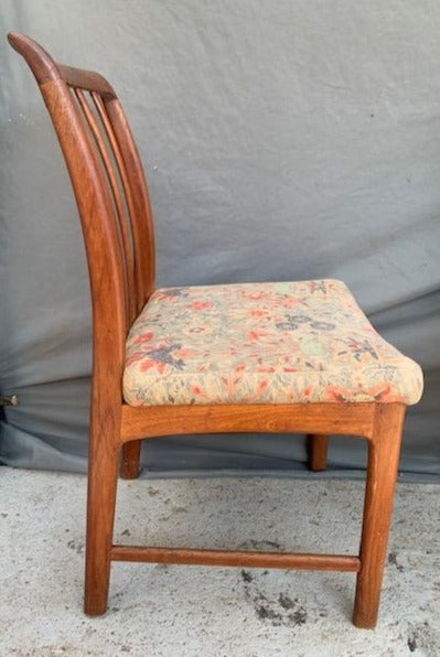 SET OF 6 MID CENTURY DINING CHAIRS INCLUDING 2 ARMCHAIRS