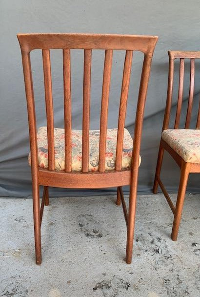 SET OF 6 MID CENTURY DINING CHAIRS INCLUDING 2 ARMCHAIRS