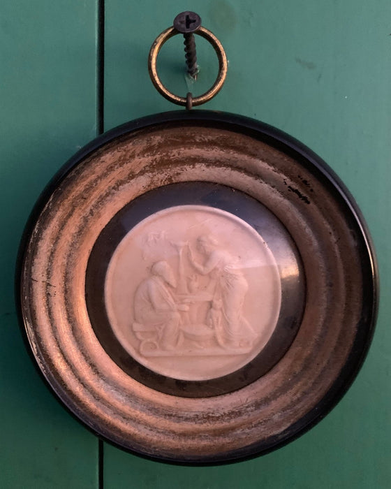 LITTLE ROUND GREECIAN PLAQUE WITH PEOPLE AND CAT
