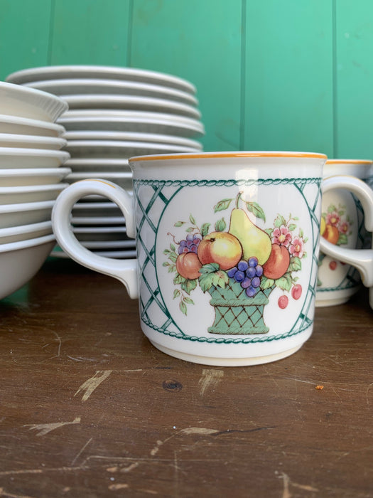 VILLEROY AND BOCH SET OF 5 CUPS WITH SAUCERS