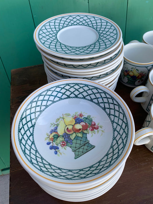 VILLEROY AND BOCH SET OF 5 CUPS WITH SAUCERS