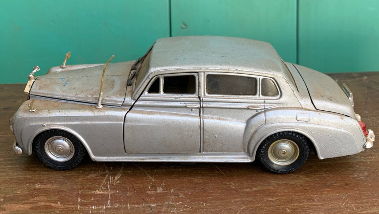 ITALIAN SILVER ROLLS ROYCE CAR