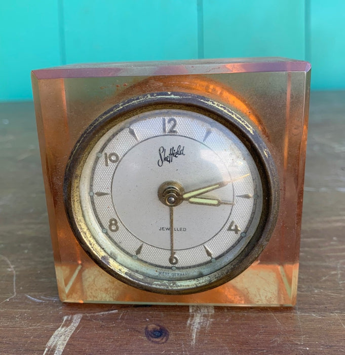 SHEFFIELD WIND UP CLOCK IN PEACH GLASS CASE