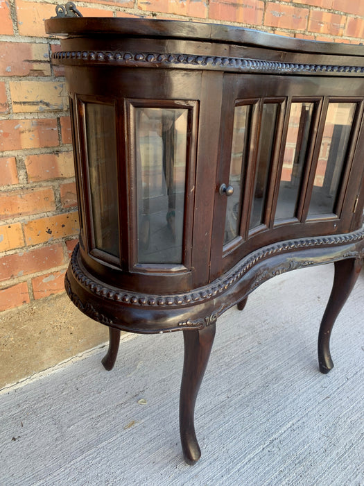 CHOCOLATE CABINET WITH BEVELED GLASS AND REMOVABLE TRAY