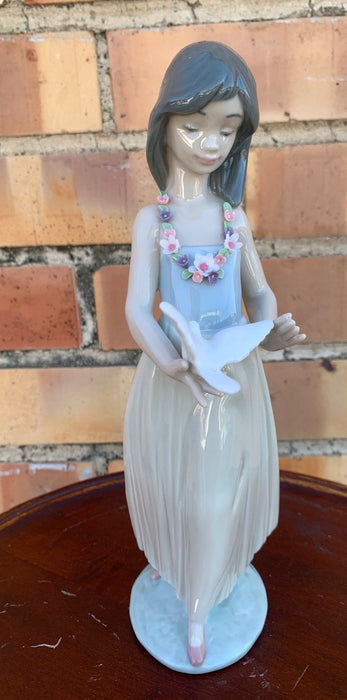 LLADRO GIRL WITH LEI