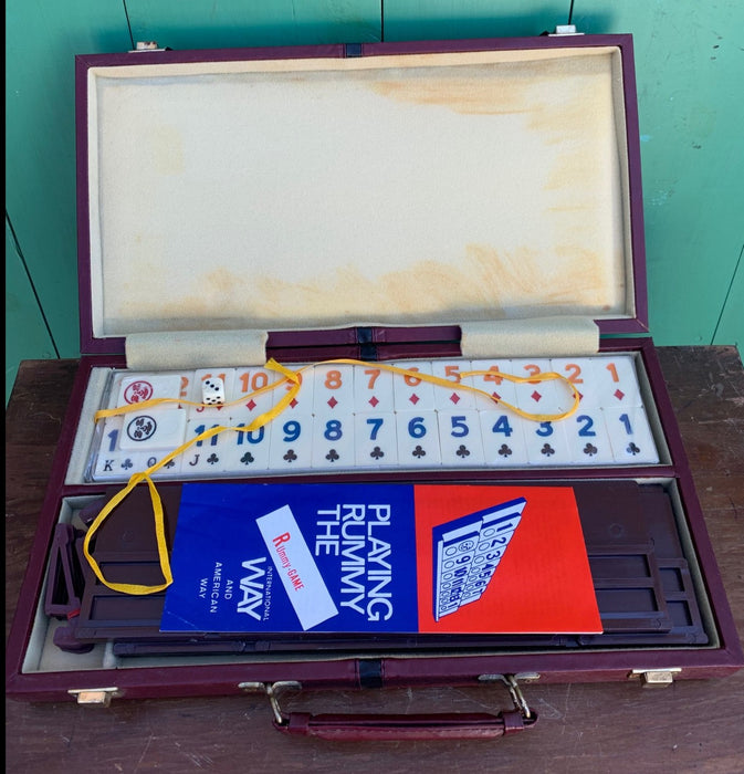 VINTAGE RUMMY SET