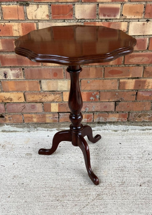 MAHOGANY 3 LEG PEDESTAL WINE TABLE