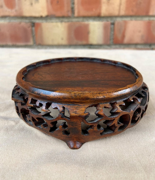 SMALL OVAL MAHOGANY PIERCE CARVED STAND