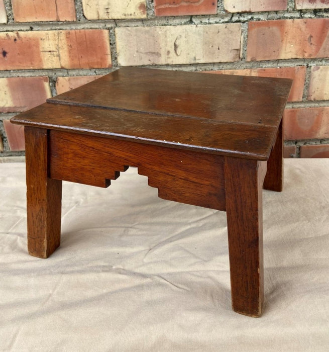 AS FOUND SQUARE ASIAN MAHOGANY STAND