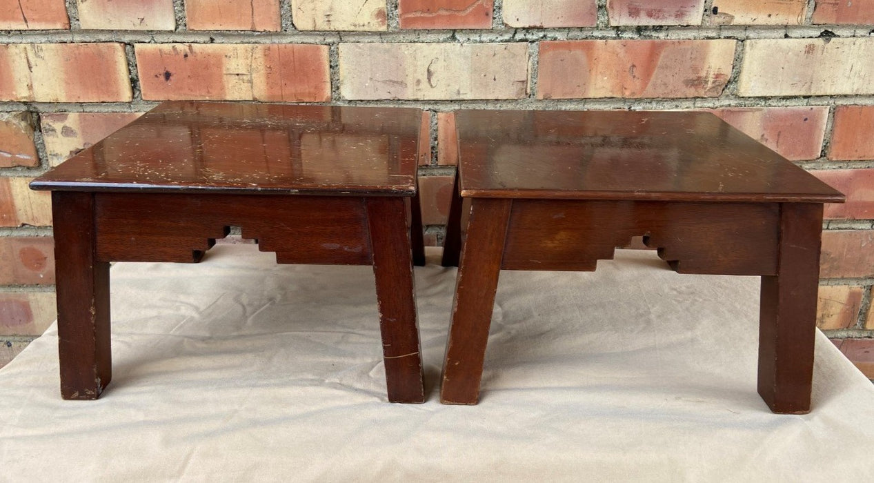 PAIR OF SPLAYED LEG ASIAN STANDS