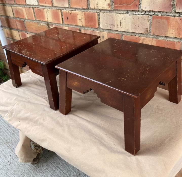 SINGLE SMALL SPLAYED LEG ASIAN STANDS