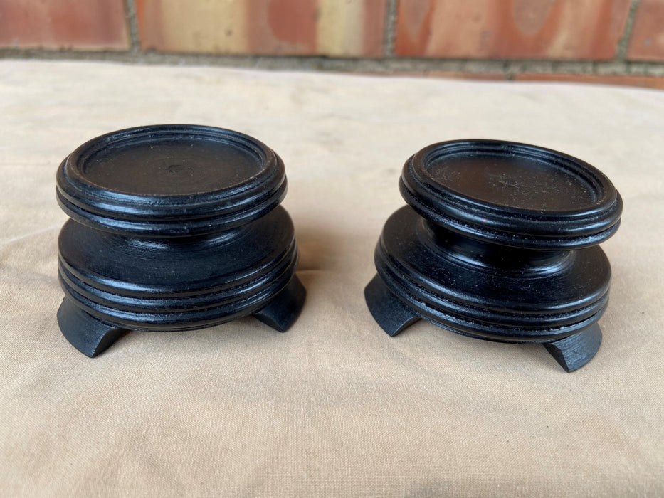 PAIR OF TINY ROUND PEDESTAL STANDS