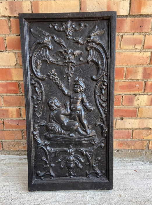 LARGE BLACK IRON FIRE FRONT WITH PUTTI