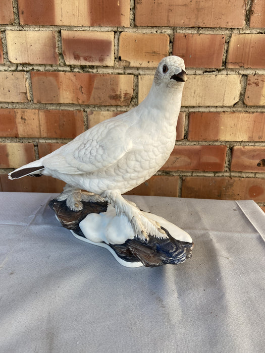 PAIR OF PORCELAIN ARCTIC BIRD STATUES ON ROCKS