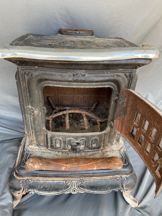 HEAVY CAST IRON STOVE - EARLY 1970S REPRODUCTION FROM TAIWAN