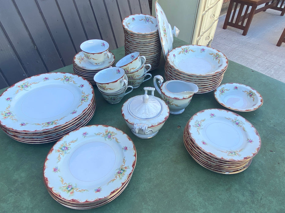 SET OF HARMONY HOUSE CHINA-MADE IN jAPAN 52 PIECES