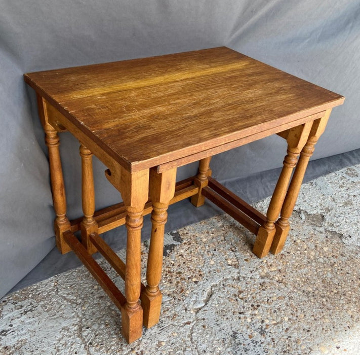 PAIR OF BLOCK AND TURNED OAK NESTING TABLES