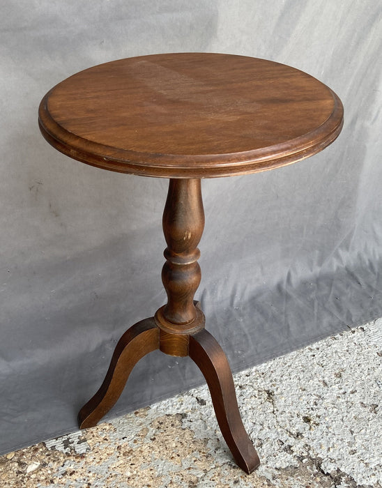 TRIPOD OAK PEDESTAL WINE TABLE