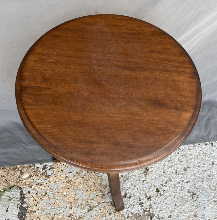 TRIPOD OAK PEDESTAL WINE TABLE