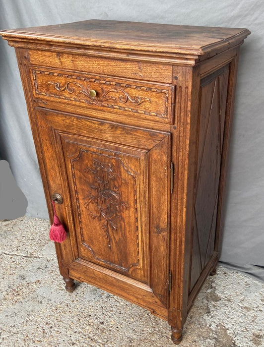 19TH CENTURY FRENCH OAK CONFITURIER