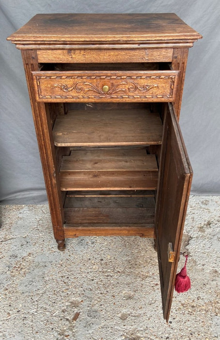 19TH CENTURY FRENCH OAK CONFITURIER