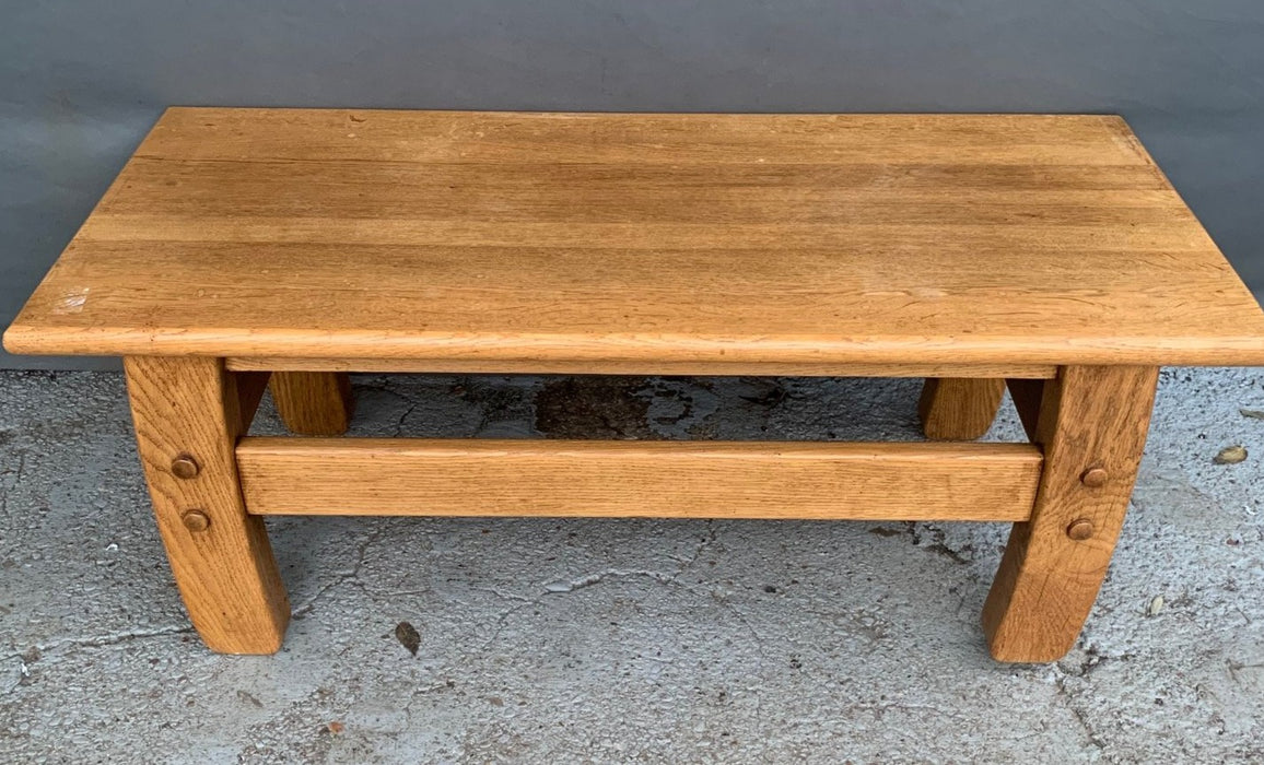 RUSTIC LIGHT OAK COFFEE TABLE WITH CURVED LEGS