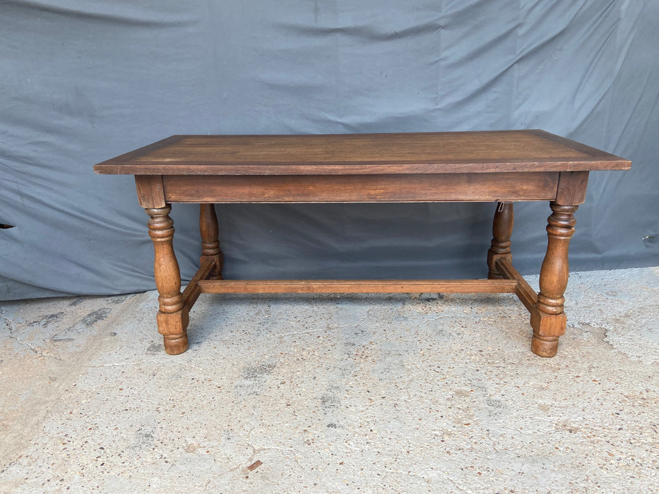 FRENCH FARMHOUSE OAK TABLE WITH TURNED LEGS