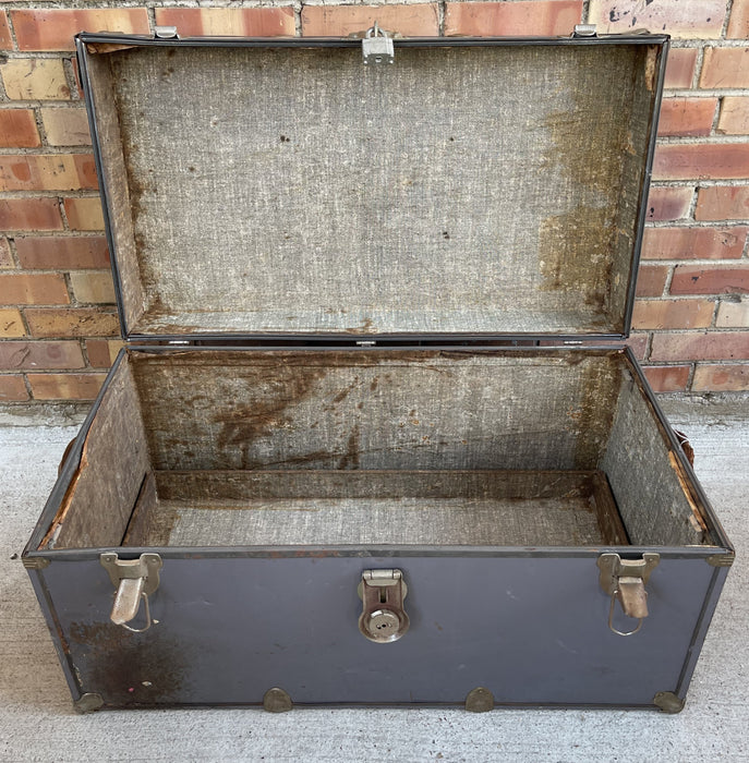 GREY METAL FOOT LOCKER