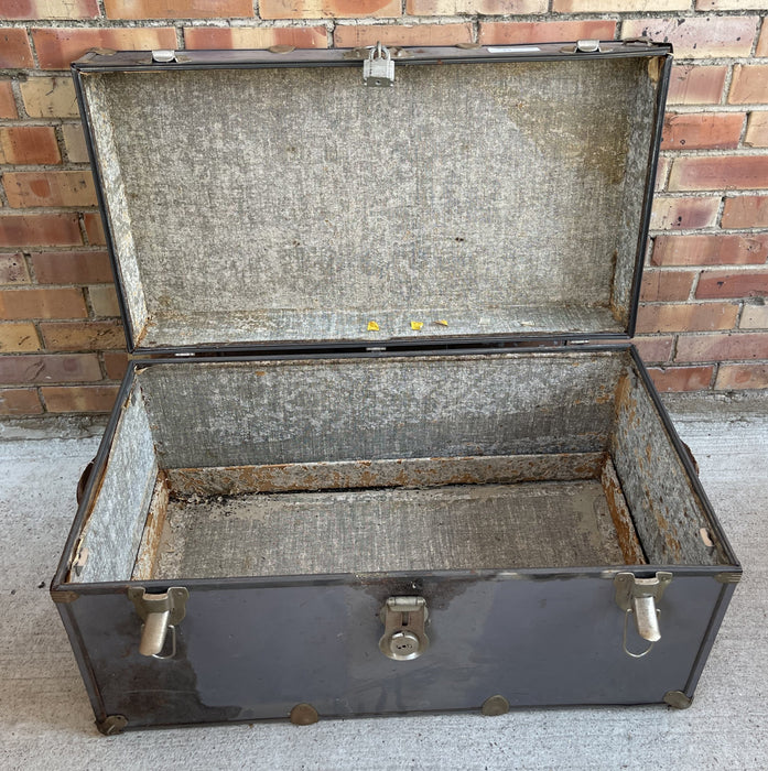 GREY METAL FOOT LOCKER