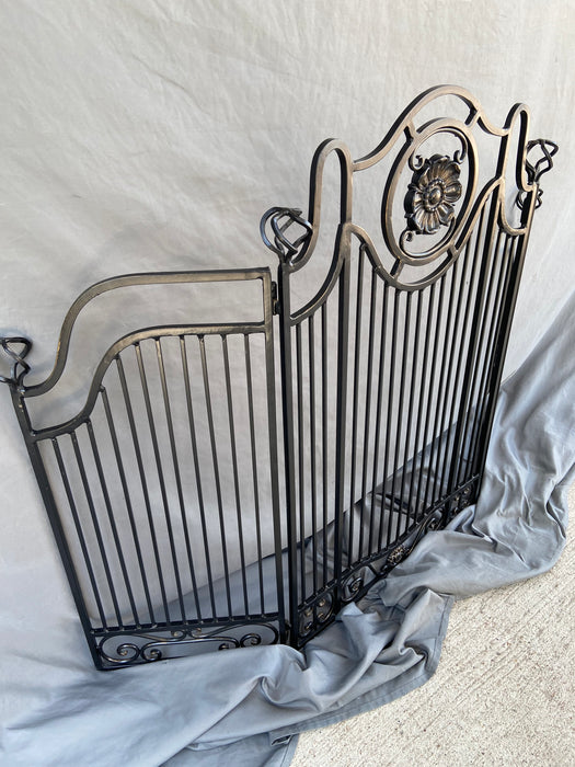 SMALL BLACK IRON FIRE SCREEN