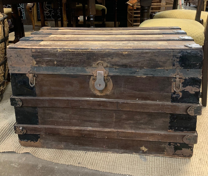 FLAT TOP TRUNK WITH WOOD STRIPS