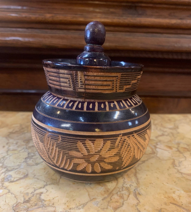 SMALL CARVED ROUND WOOD BOX WITH LID