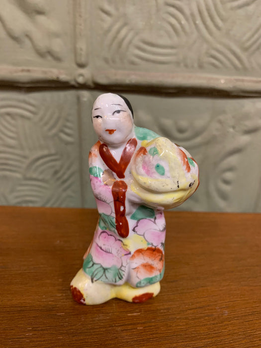 SMALL ASIAN PORCELAIN LADY