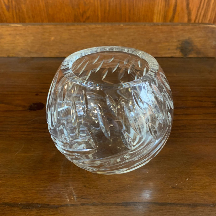 LOW CRYSTAL ROSE BOWL VASE WITH SWIRL PATTERN