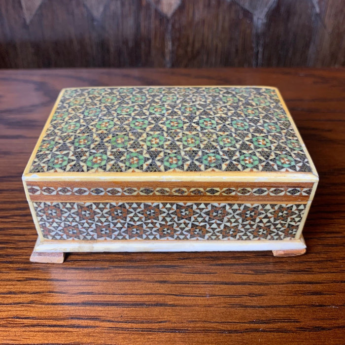 SMALL RECTANGULAR INLAID BOX WITH TINY INLAID PIECES