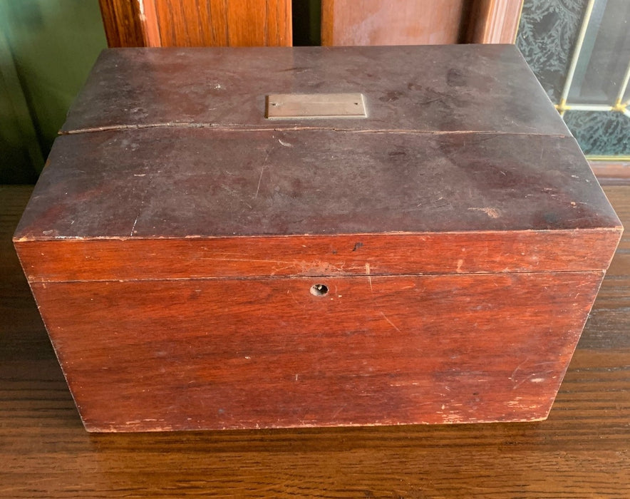 ENGLISH MAHOGANY 1920'S HUMIDOR BOX - AS IS