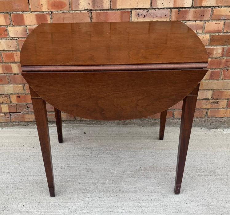 DROP LEAF MAHOGANY PEMBROOKE TABLE BY HICKORY CHAIR CO.