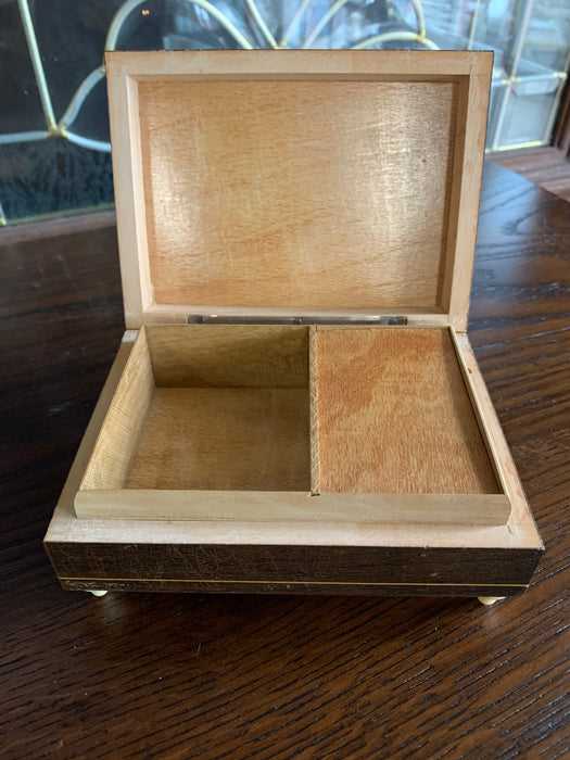 SMALL WOODEN MUSIC BOX WITH BIRDS