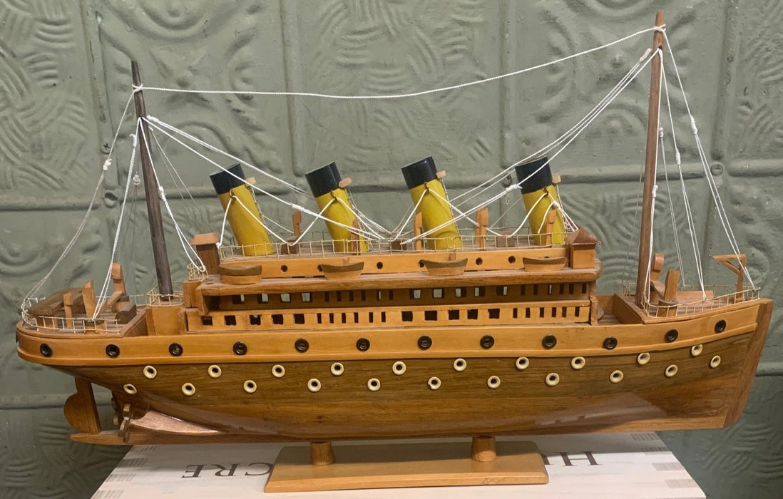 WOODEN MODEL OCEAN LINER