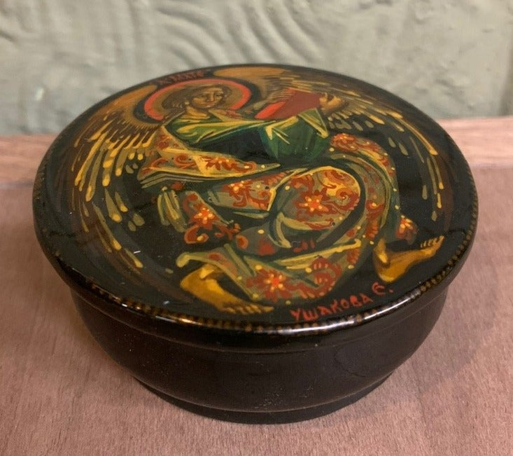 VINTAGE ROUND RUSSIAN LAQUERED ANGEL BOX