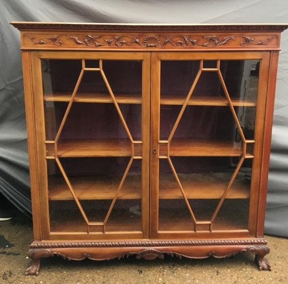 MAHOGANY CHIPPENDALE FOOT BOOKCASE DISPLAY