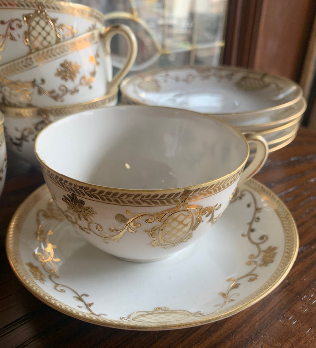 SET OF 6 GOLD AND WHITE NIPPON CUPS WITH SAUCERS