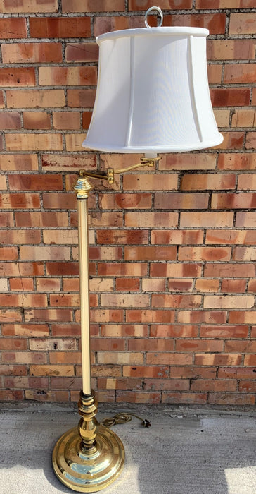 BRASS FLOOR LAMP WITH SWIVEL