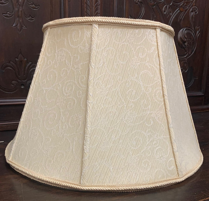 LAMP SHADE WITH SQUIRLY DESIGN