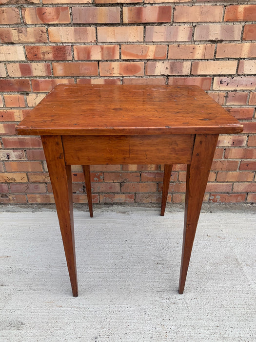 PINE SHAKER STYLE PEGGED OCCASIONAL TABLE