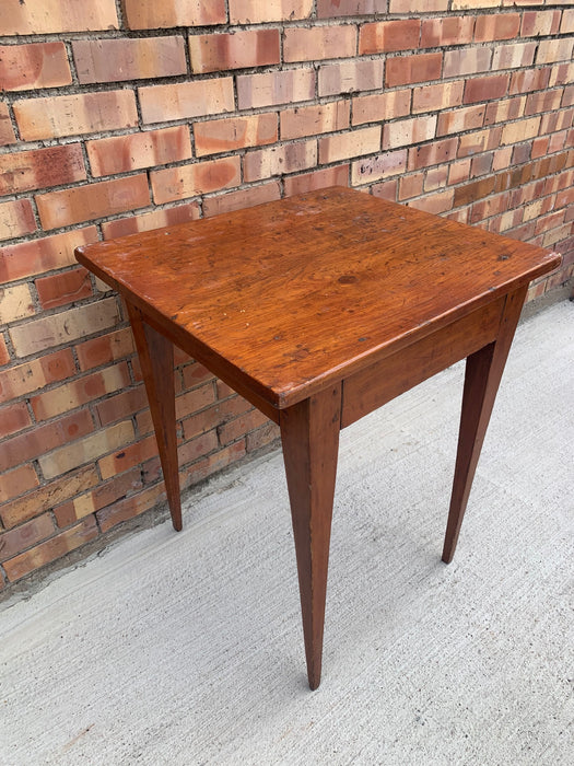 PINE SHAKER STYLE PEGGED OCCASIONAL TABLE